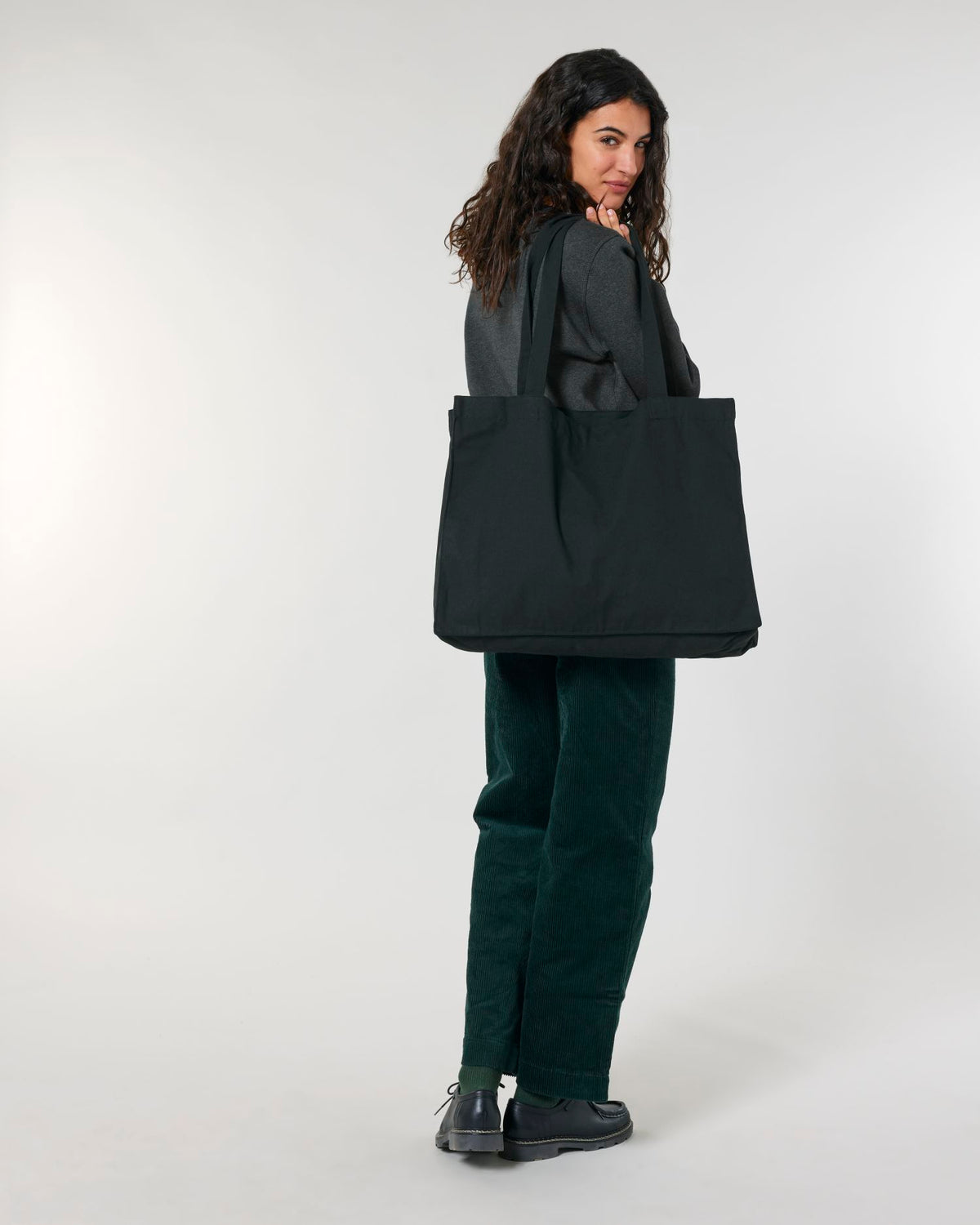 Black - C002